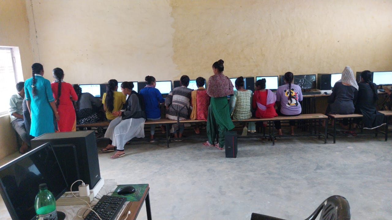 Digital marketing and graphic design course at SICSM